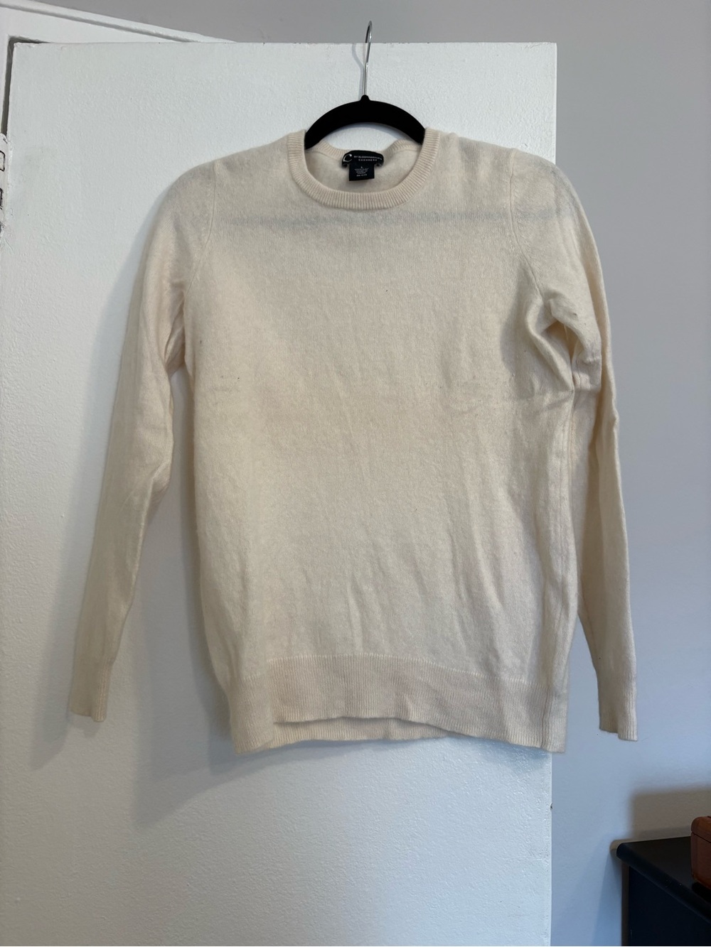 C by Bloomingdales’ off white cashmere sweater - size large